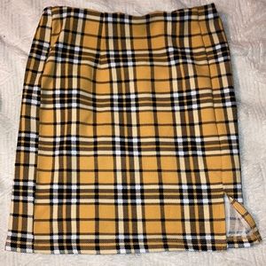 EUC; worn once ! Yellow Plaid w/ white and black Maxi Mini Skirt